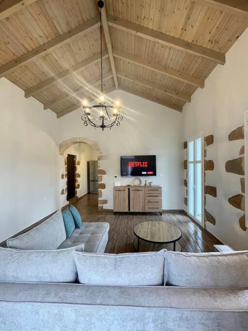 Villa Eftychia Serene Getaway With Hot Tub In A Quiet Location Κίσσαμος Εξωτερικό φωτογραφία