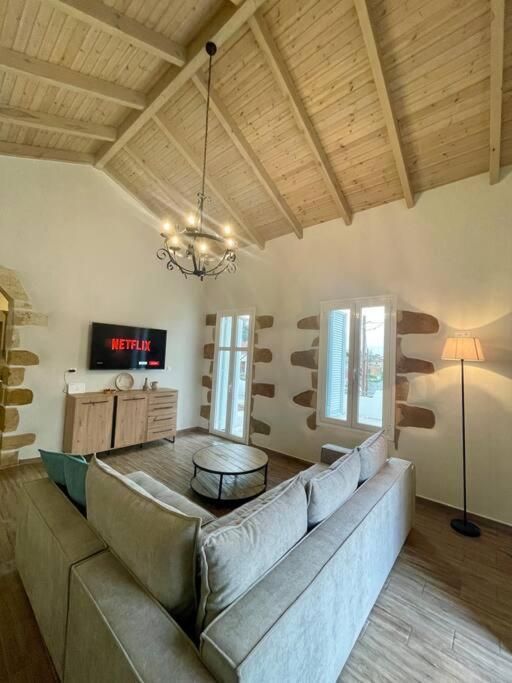 Villa Eftychia Serene Getaway With Hot Tub In A Quiet Location Κίσσαμος Εξωτερικό φωτογραφία
