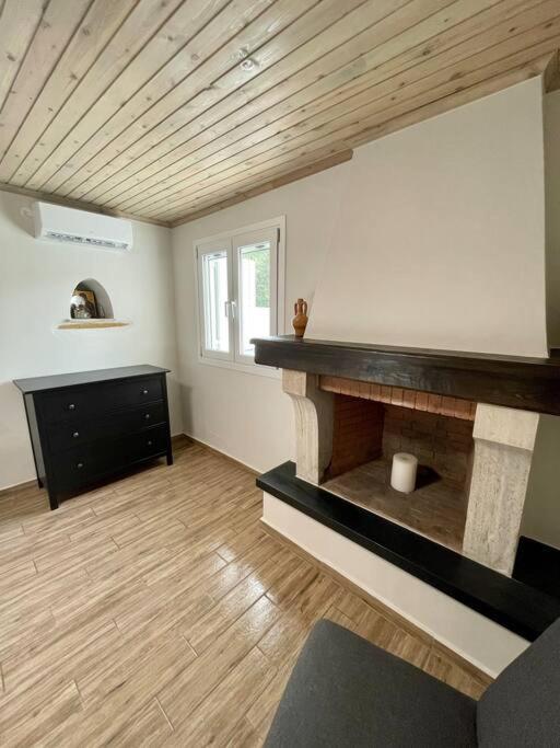 Villa Eftychia Serene Getaway With Hot Tub In A Quiet Location Κίσσαμος Εξωτερικό φωτογραφία