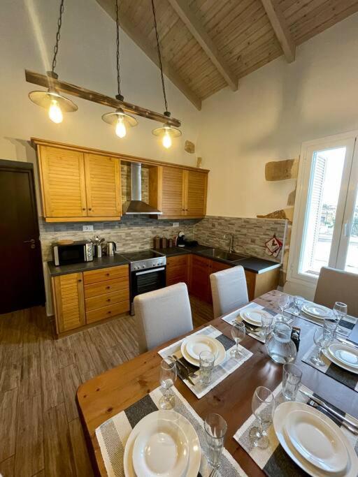 Villa Eftychia Serene Getaway With Hot Tub In A Quiet Location Κίσσαμος Εξωτερικό φωτογραφία