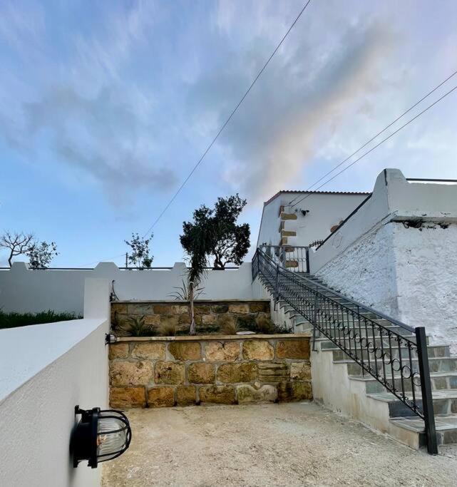Villa Eftychia Serene Getaway With Hot Tub In A Quiet Location Κίσσαμος Εξωτερικό φωτογραφία