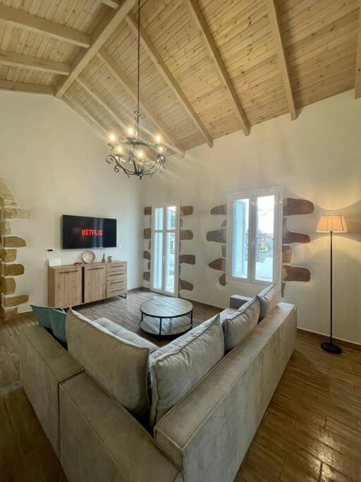 Villa Eftychia Serene Getaway With Hot Tub In A Quiet Location Κίσσαμος Εξωτερικό φωτογραφία