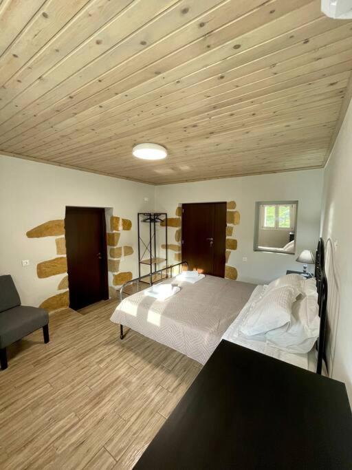 Villa Eftychia Serene Getaway With Hot Tub In A Quiet Location Κίσσαμος Εξωτερικό φωτογραφία