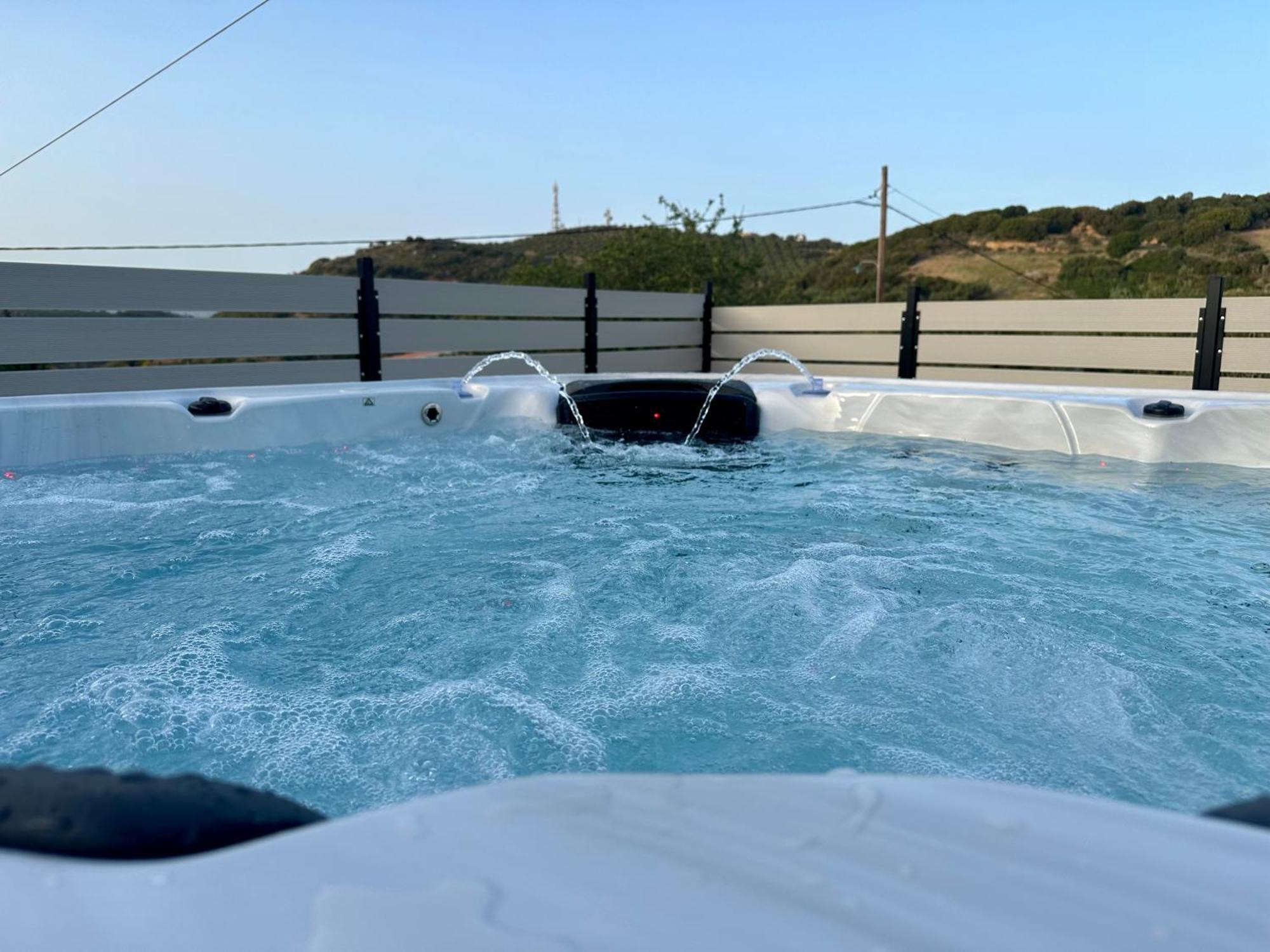 Villa Eftychia Serene Getaway With Hot Tub In A Quiet Location Κίσσαμος Εξωτερικό φωτογραφία